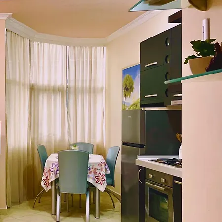 Seaside Stay-private Parking-prime Location فلورا
