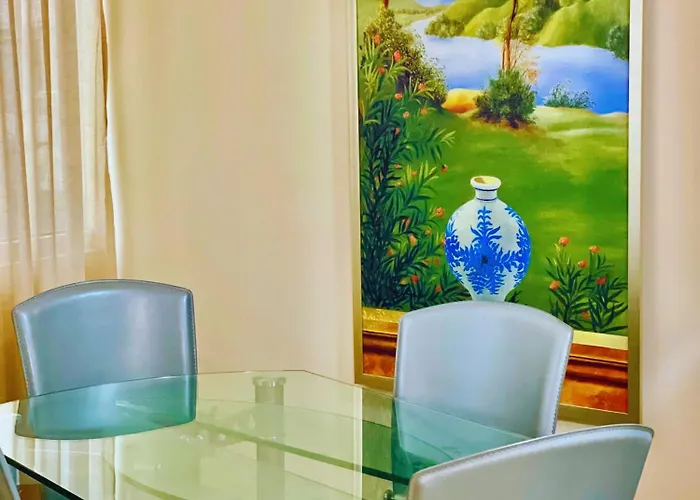 Apartment Seaside Stay-private Parking-prime Location